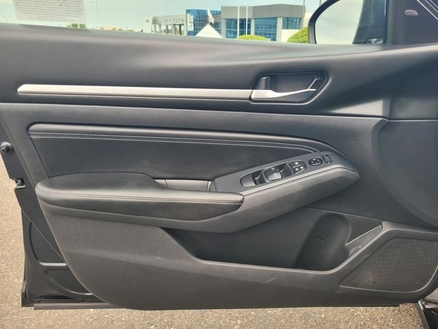 Used 2019 Blue Nissan 2.5 SV image 18