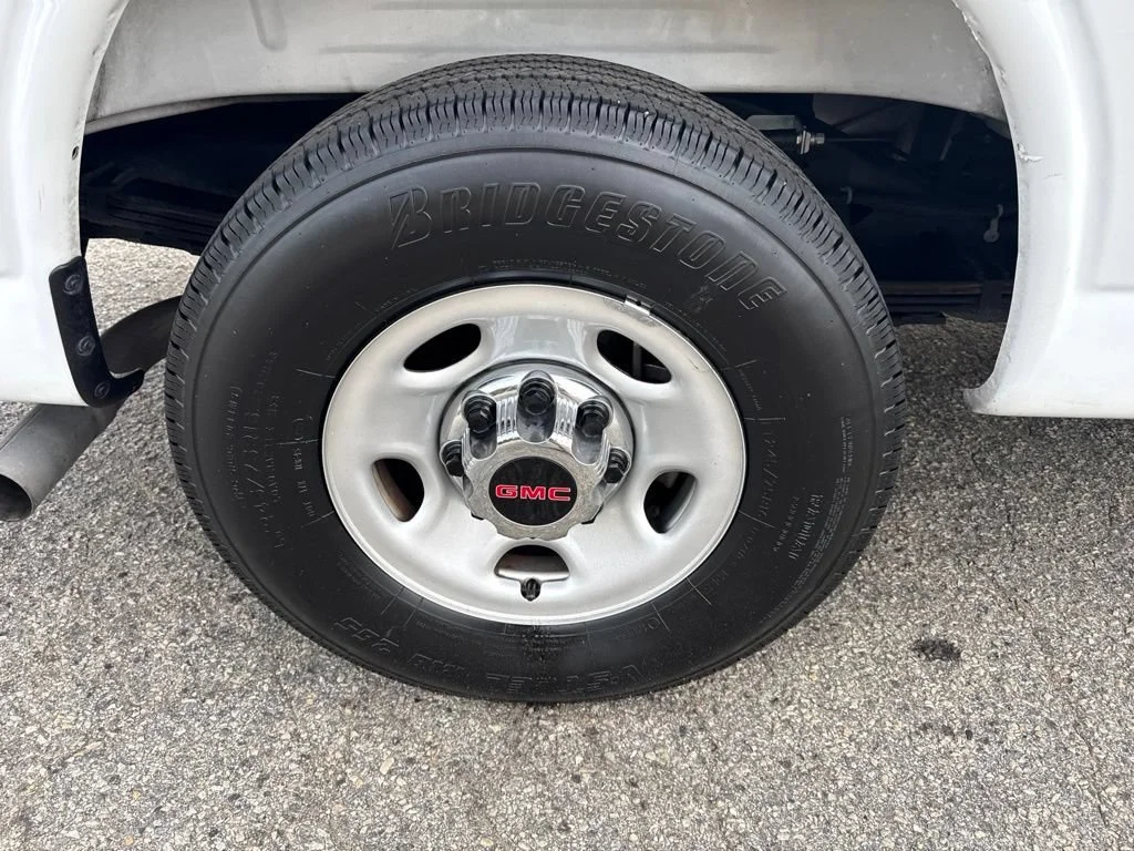 Used 2025 Summit White GMC LT image 24