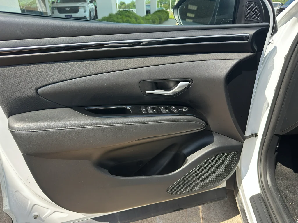 Used 2022 Quartz White Hyundai SEL image 10