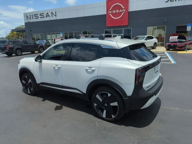 Used 2025 White Nissan SR image 9