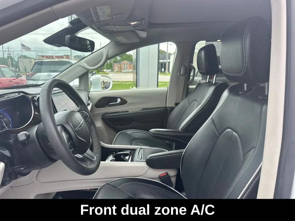 Used 2022 Bright White Clearcoat Chrysler Limited image 11