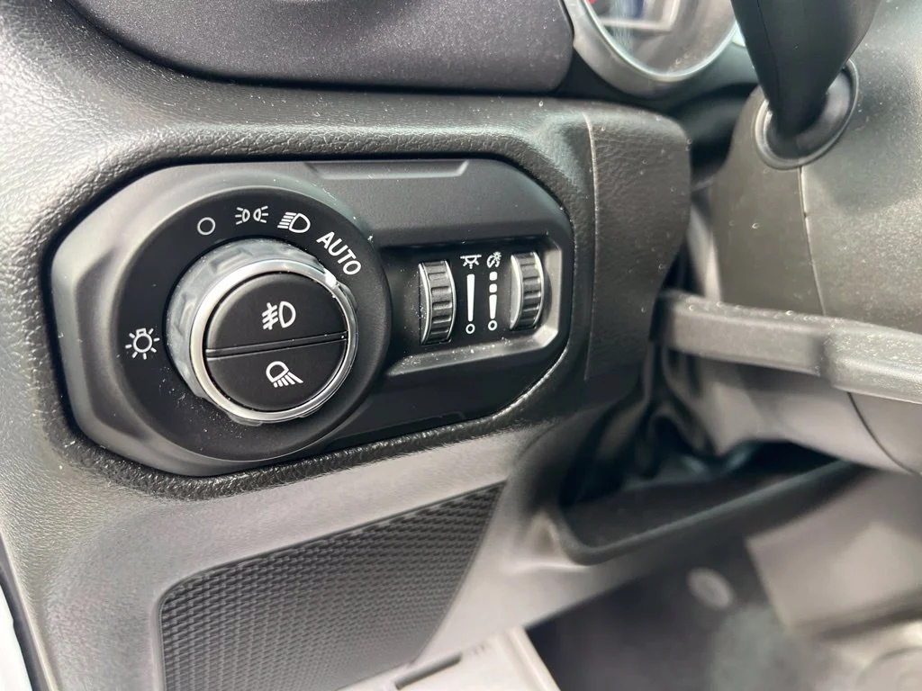 Certified Used 2022 White Jeep Mojave image 30