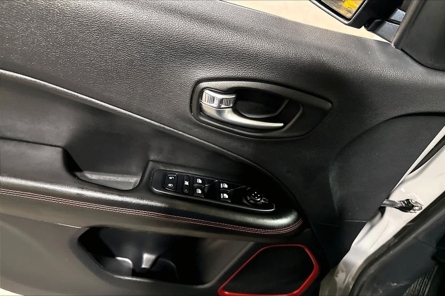 Used 2020 Sting-Gray Clearcoat Jeep Trailhawk image 35