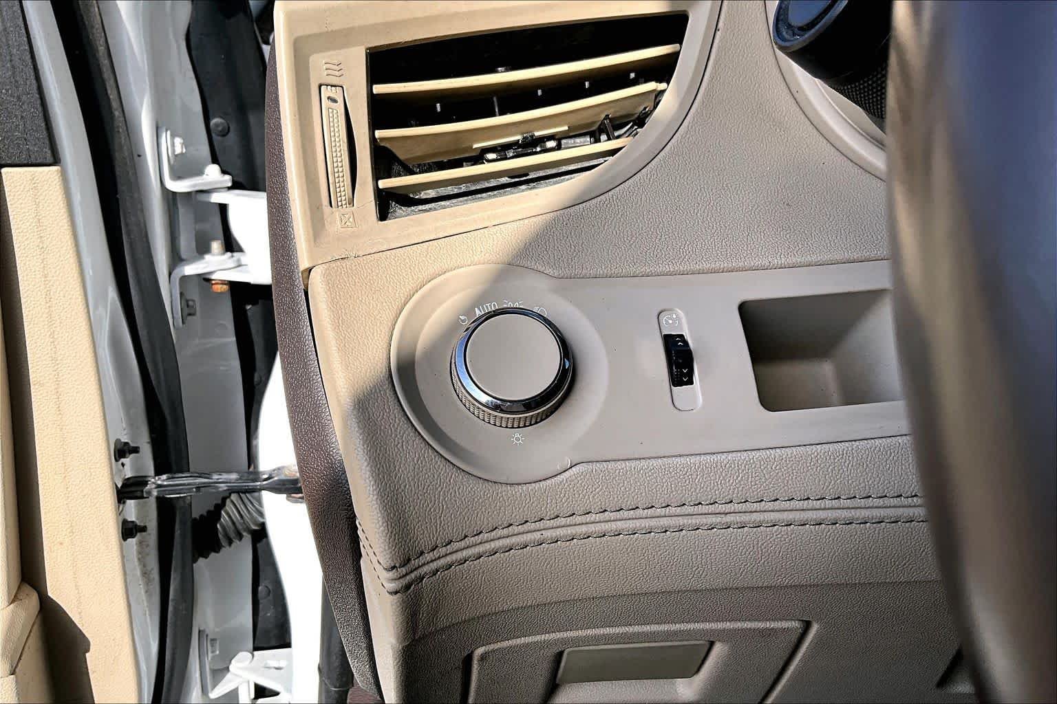 Used 2015 White Frost Tricoat Buick Leather image 35
