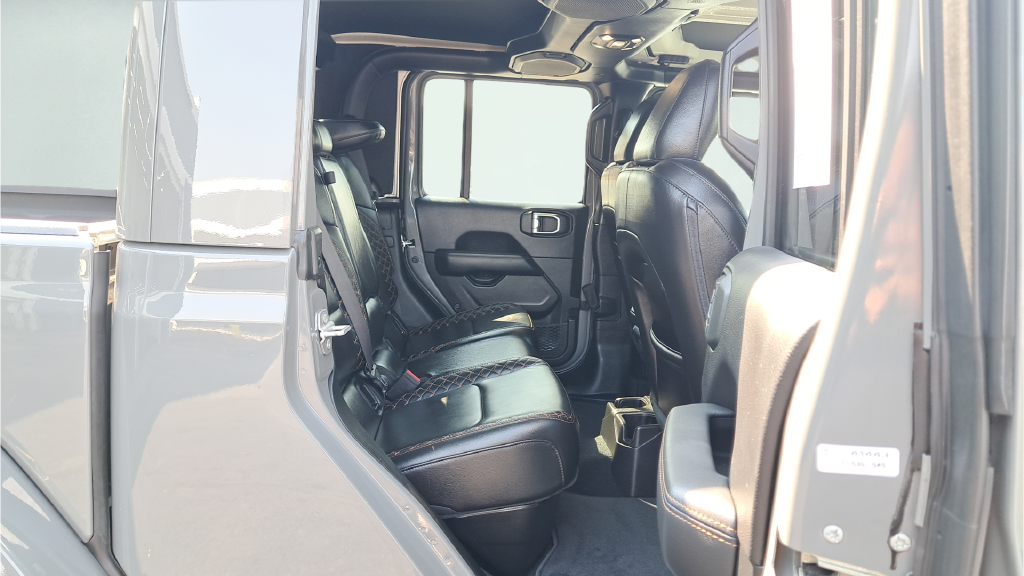 Used 2022 Gray Jeep High Altitude image 14