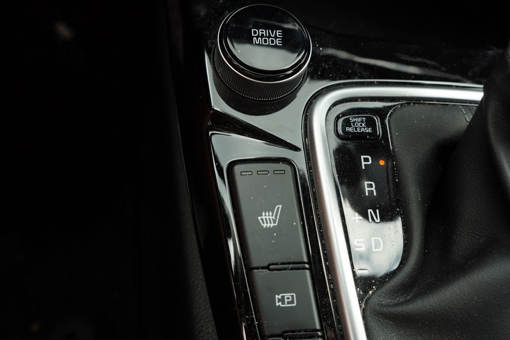 Used 2024 Snow White Pearl Kia SX image 6