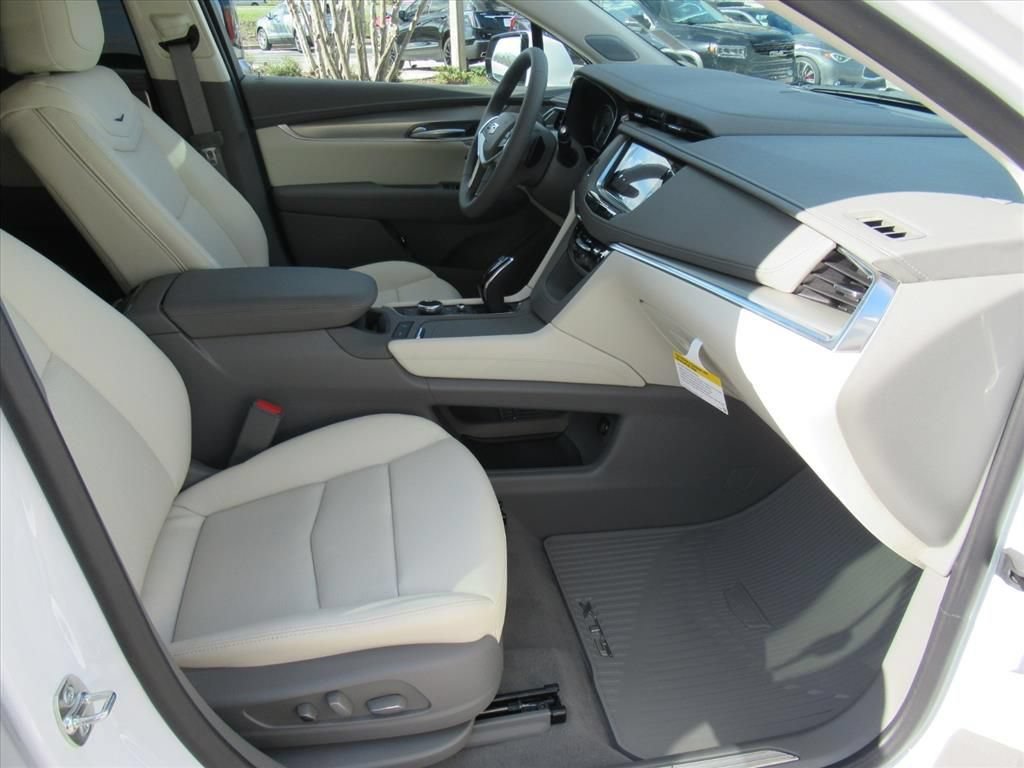 New 2026 Crystal White Tricoat Cadillac Premium Luxury image 9