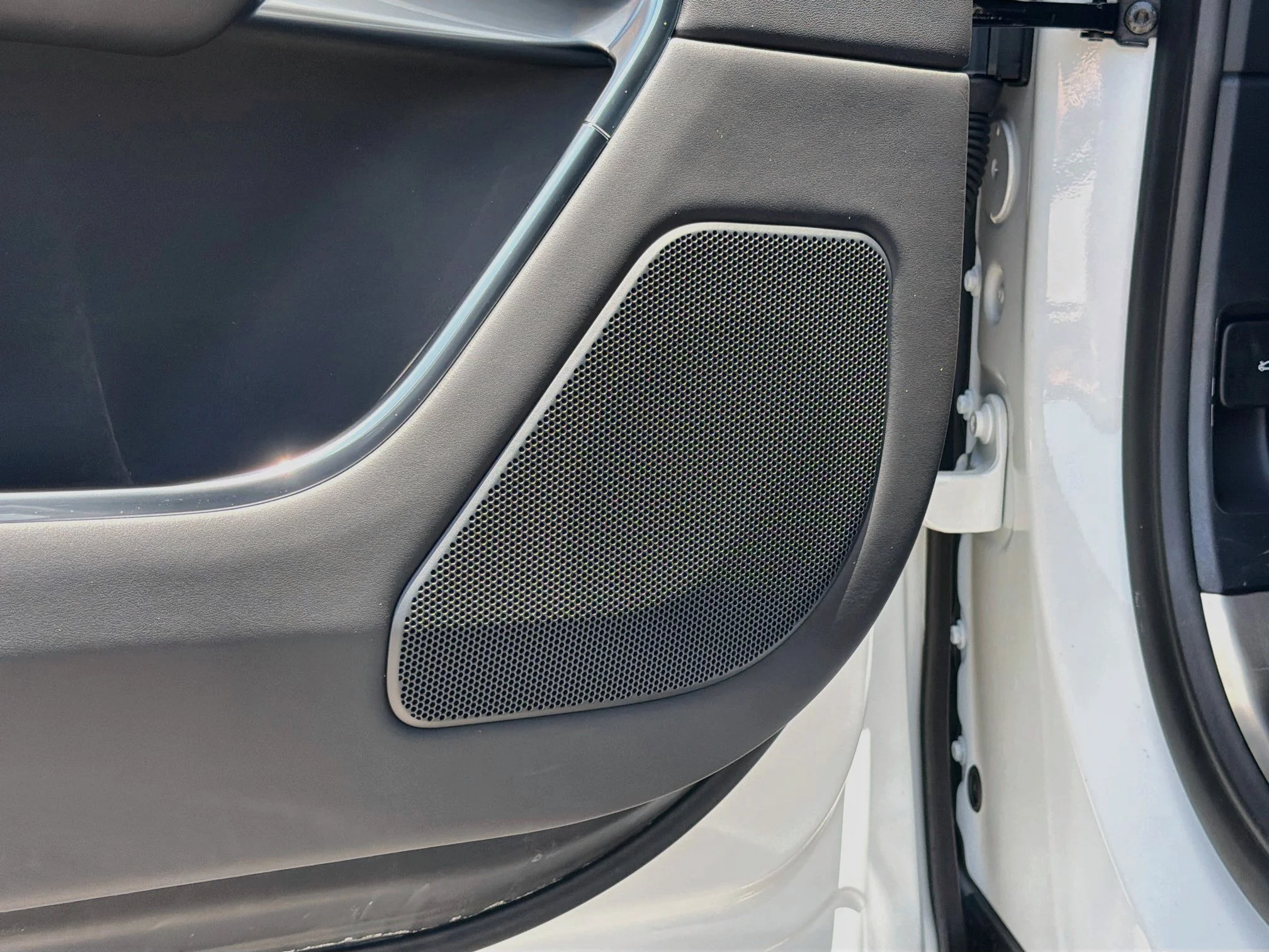 New 2026 Fuji White Land Rover SE image 25