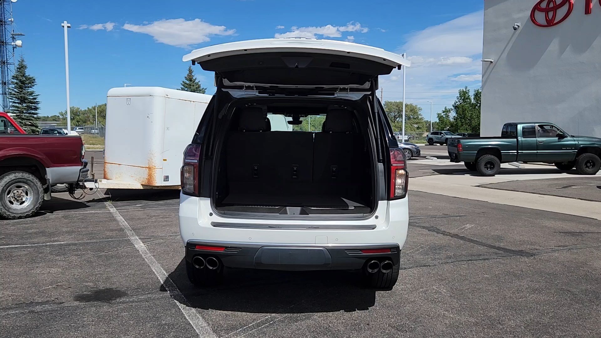 Used 2021 Iridescent Pearl Tricoat Chevrolet High Country image 20
