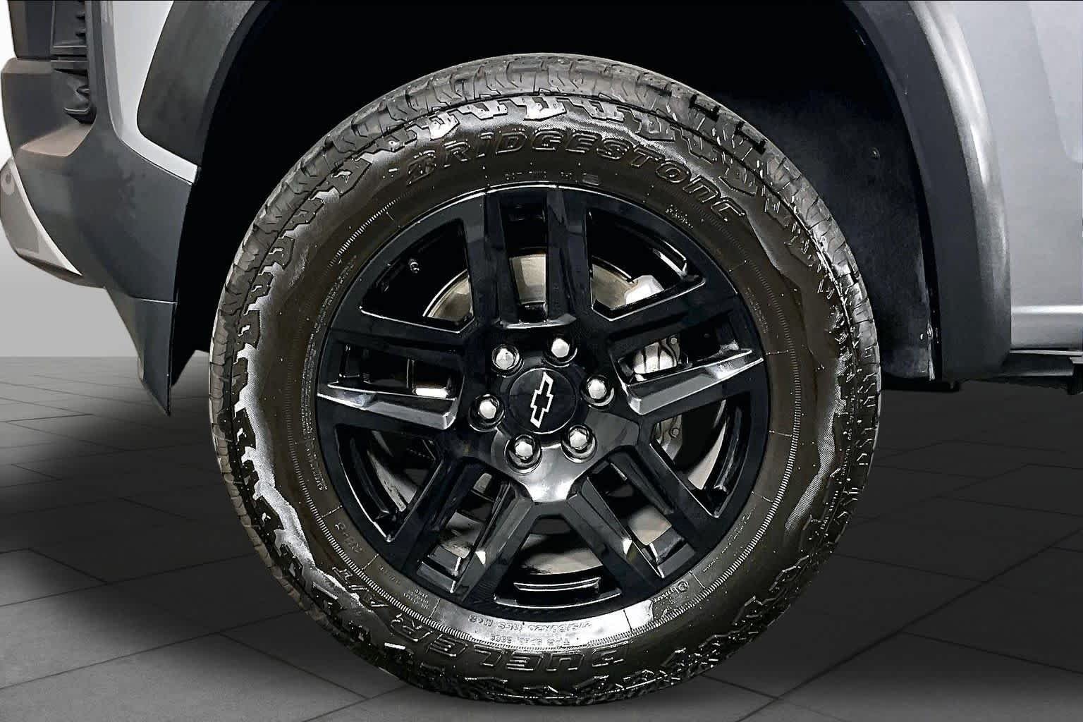 Used 2025 Sterling Gray Metallic Chevrolet 4WD Trail Boss image 10