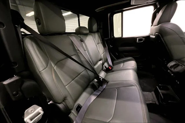 Used 2024 Black Clearcoat Jeep Mojave image 25