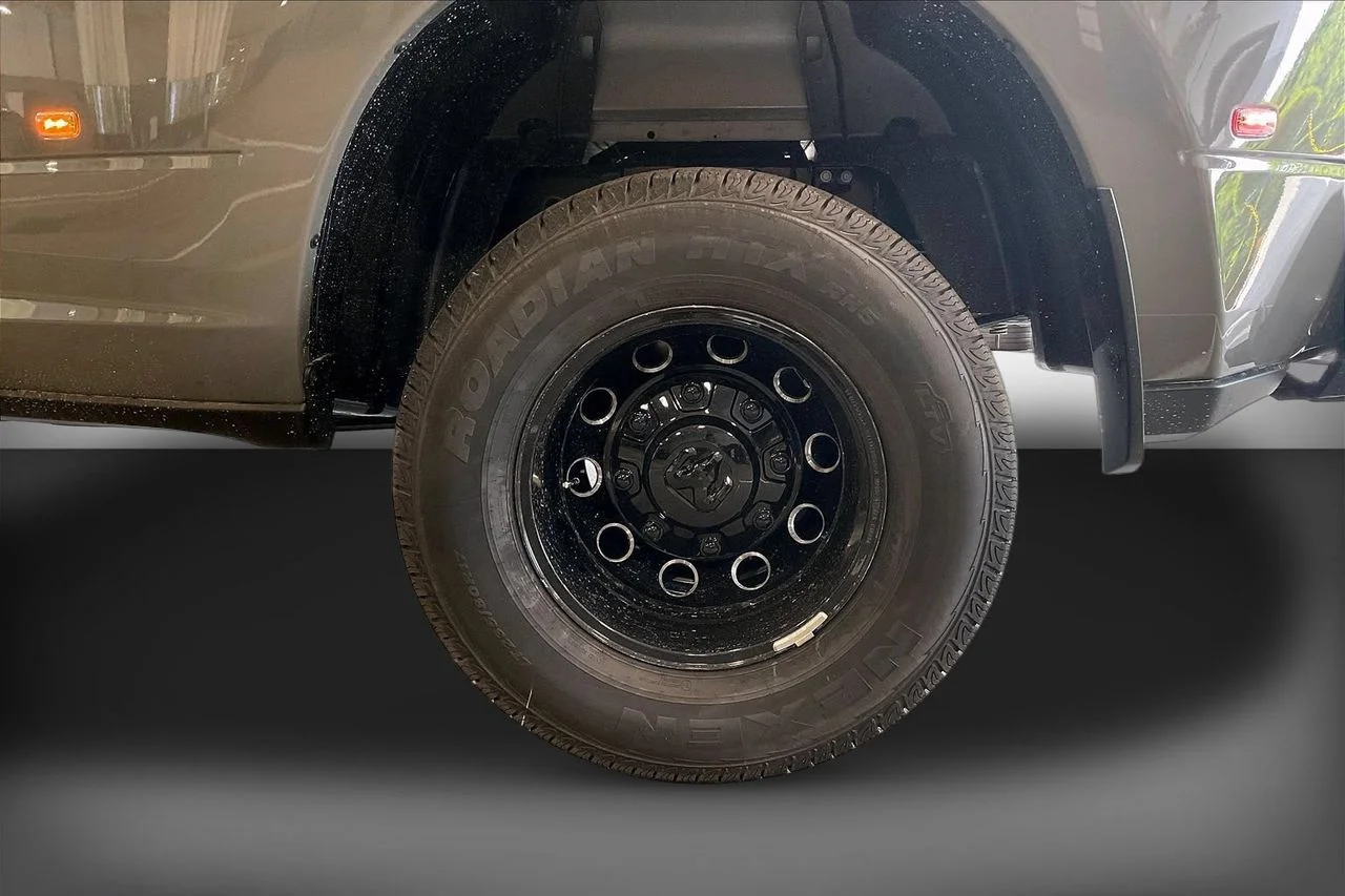 New 2026 Ceramic Gray Clear-Coat Exterior Paint RAM Laramie image 34