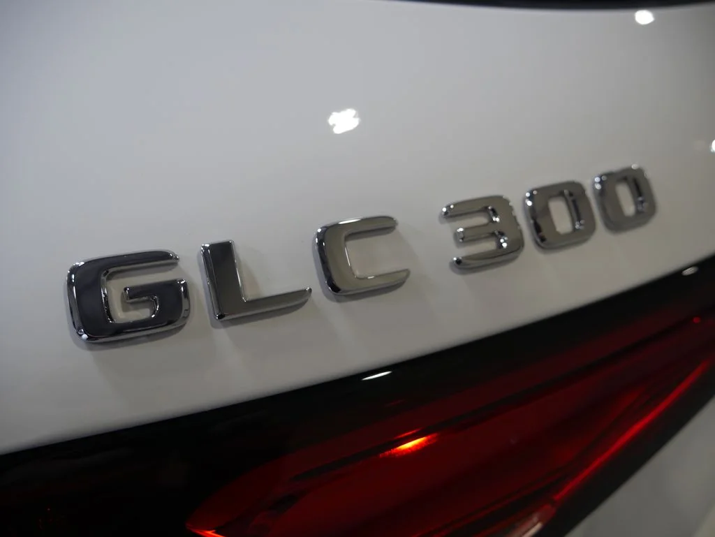 New 2026 Polar White Mercedes-Benz GLC 300 image 9