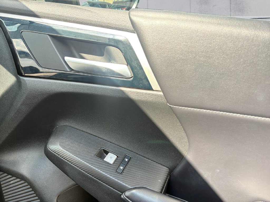 Used 2024 Blue Mitsubishi SE image 12