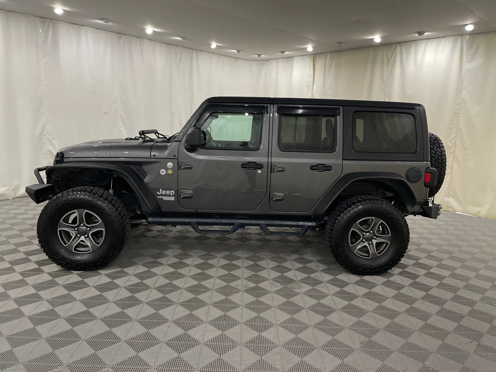 Used 2018 Granite Crystal Metallic Clearcoat Jeep Sport S image 5