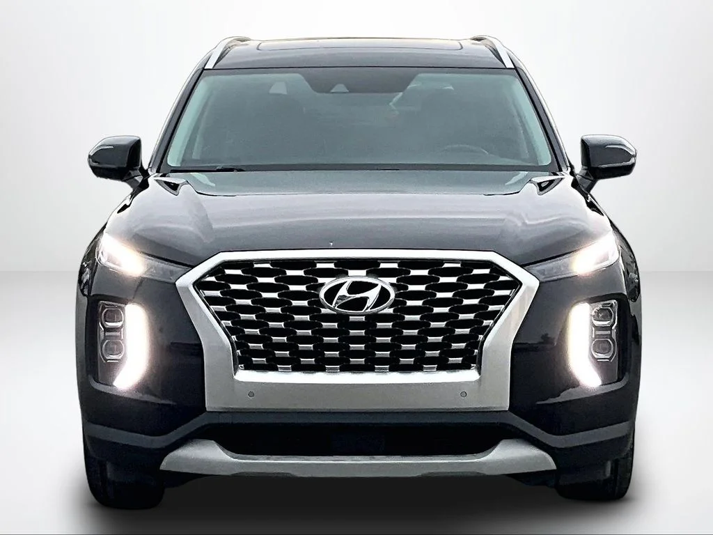 Used 2022 Black Hyundai SEL image 4