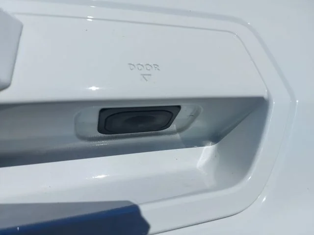 Used 2025 White Ford Badlands image 13