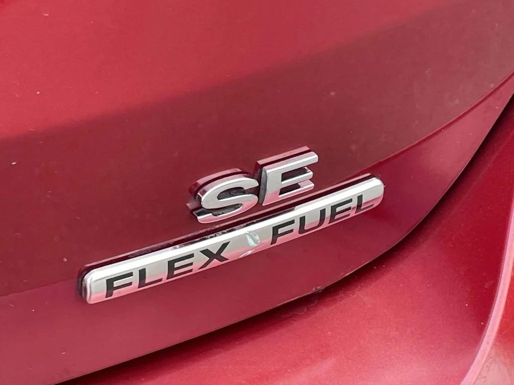 Used 2015 Red Ford SE image 8