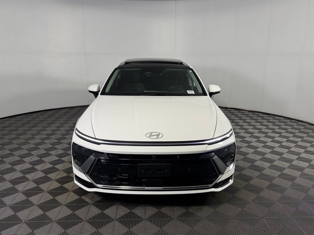 Used 2025 White Hyundai Limited image 3