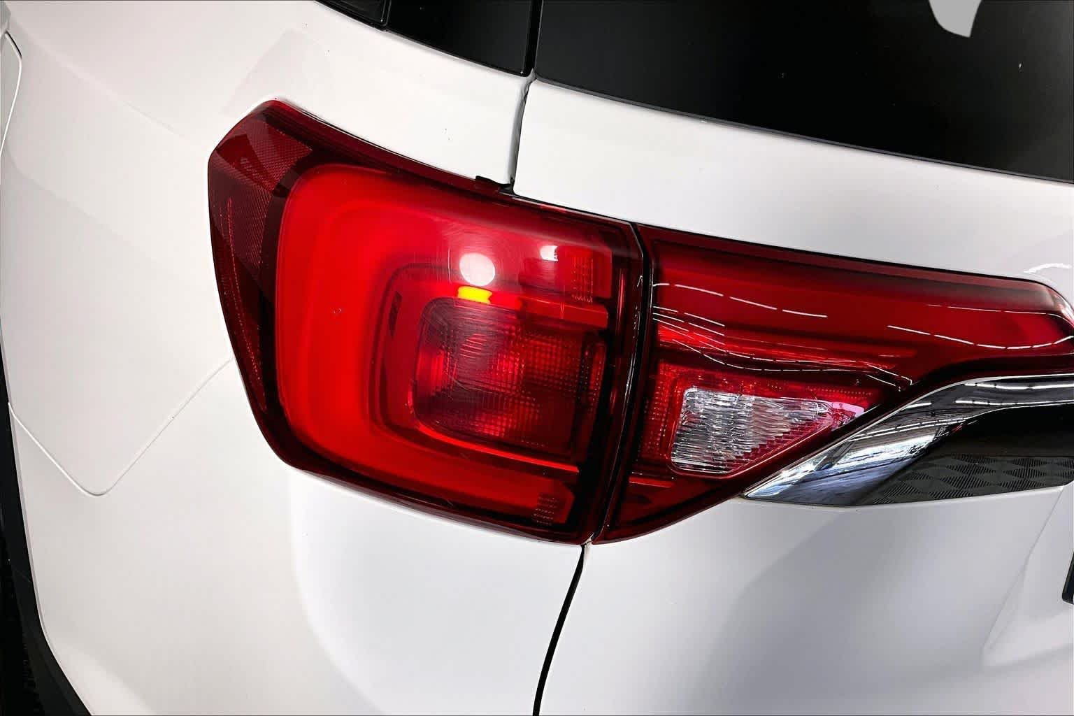 Used 2019 Summit White GMC SLE image 27