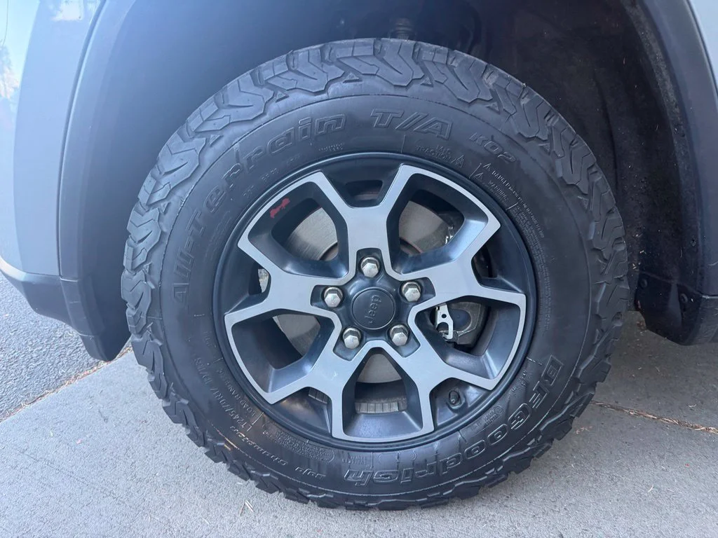 Used 2017 Billet Silver Metallic Jeep Laredo image 10