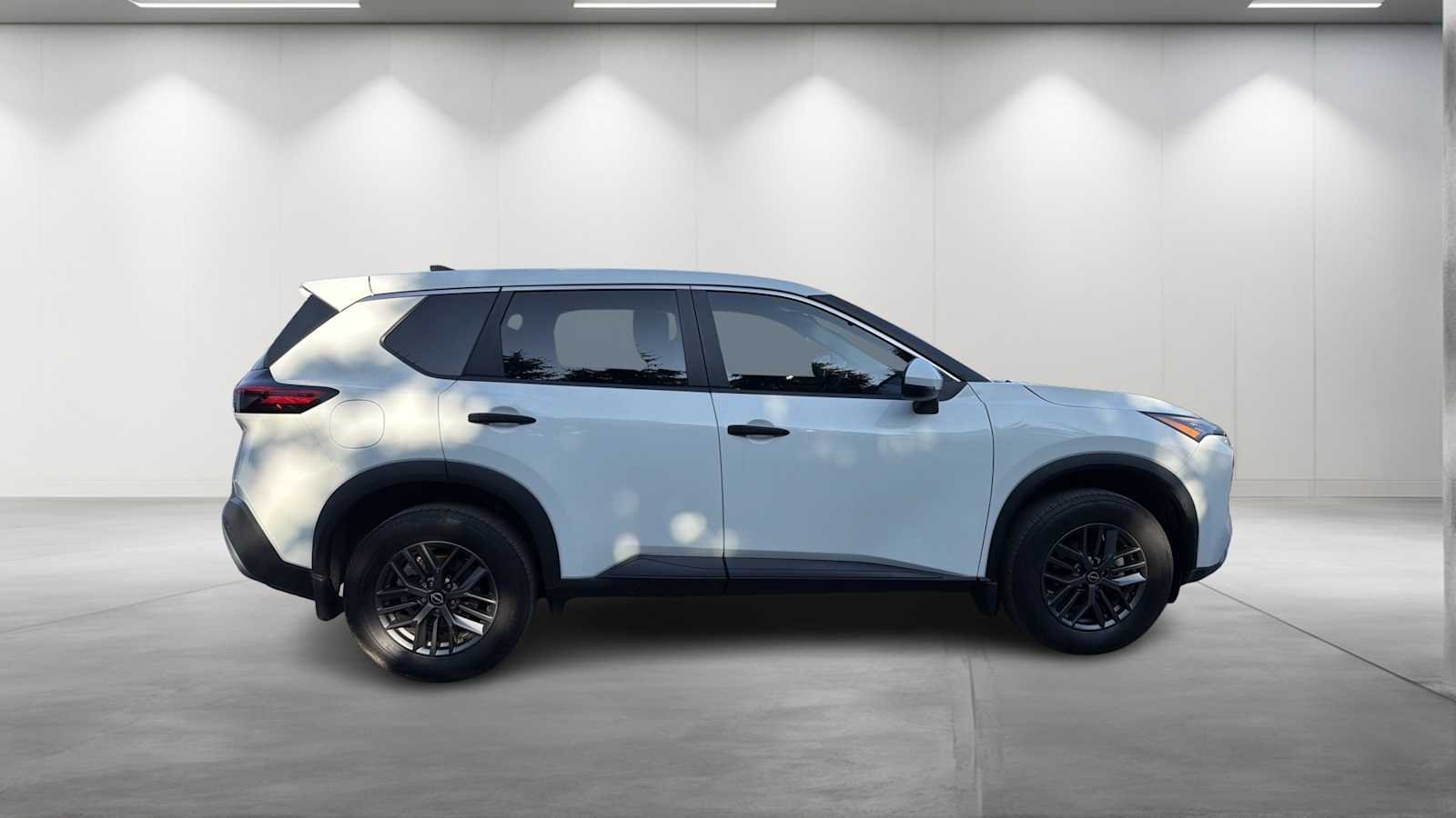Used 2022 Glacier White Nissan S image 9