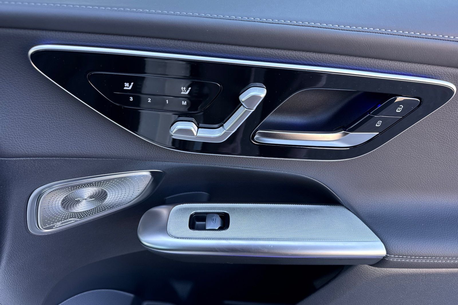 New 2027 Polar White Mercedes-Benz GLC 350e image 33