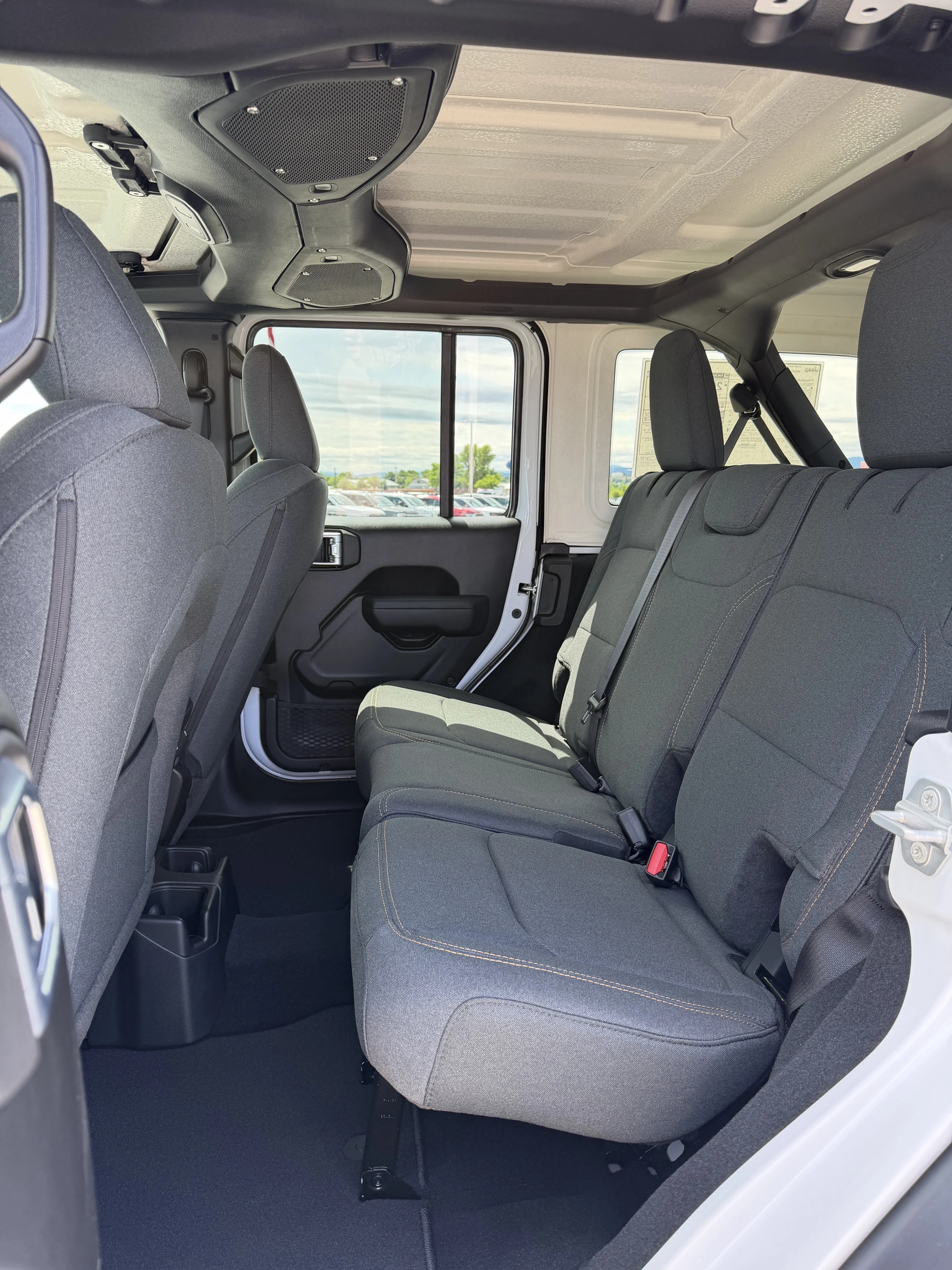 New 2026 Bright White Clear-Coat Exterior Paint Jeep Sport S image 23