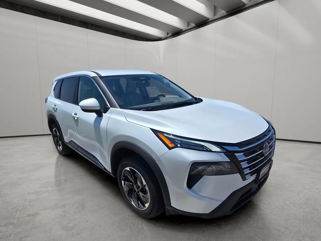 Used 2025 Everest White Pearl Nissan SV image 7
