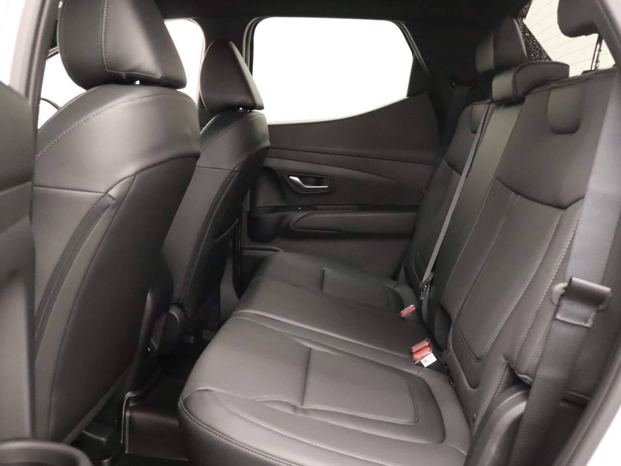 New 2027 Atlas White Hyundai SE AWD image 15