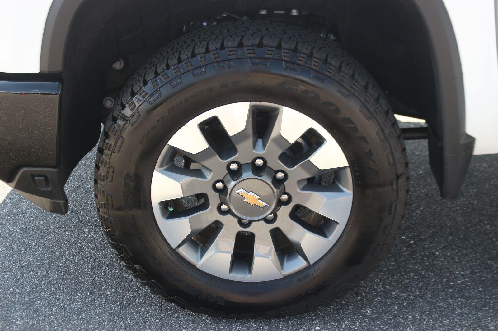 Used 2026 Summit White Chevrolet Custom image 40