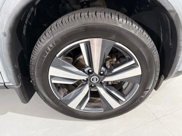Used 2021 Gray Nissan SL image 15