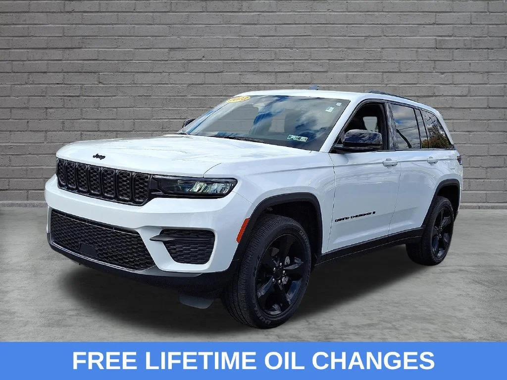 Used 2023 Bright White Clearcoat Jeep Altitude X image 5