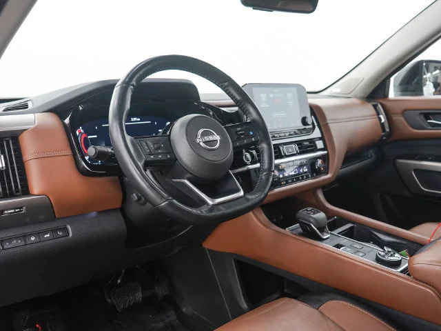 Used 2024  Nissan Platinum image 25
