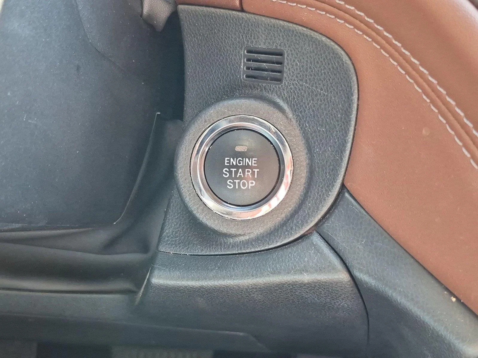 Used 2025  SUBARU TOUR image 29
