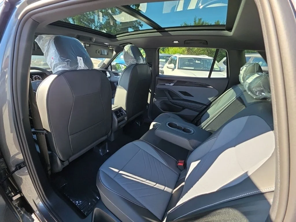 New 2026 Platinum Gray Metallic Volkswagen 2.0T SE R-Line Black image 25