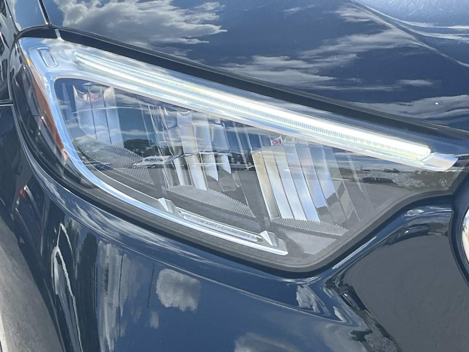 Used 2025 Black Mercedes-Benz GLC 300 image 8