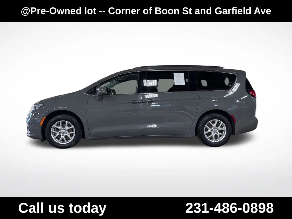 Used 2022 White Chrysler Touring L image 2