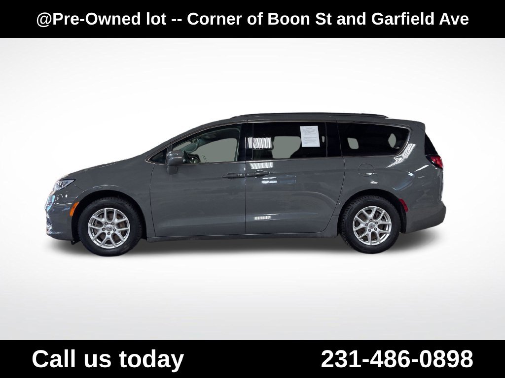 Used 2022 White Chrysler Touring L image 2