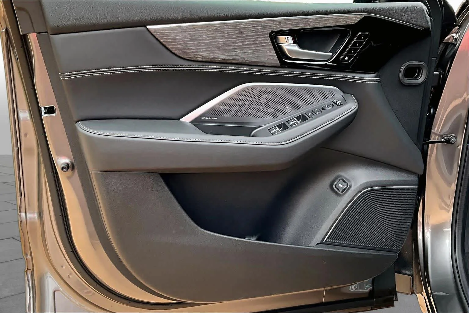 New 2026 Liquid Carbon Metallic Acura w/Advance Package image 10