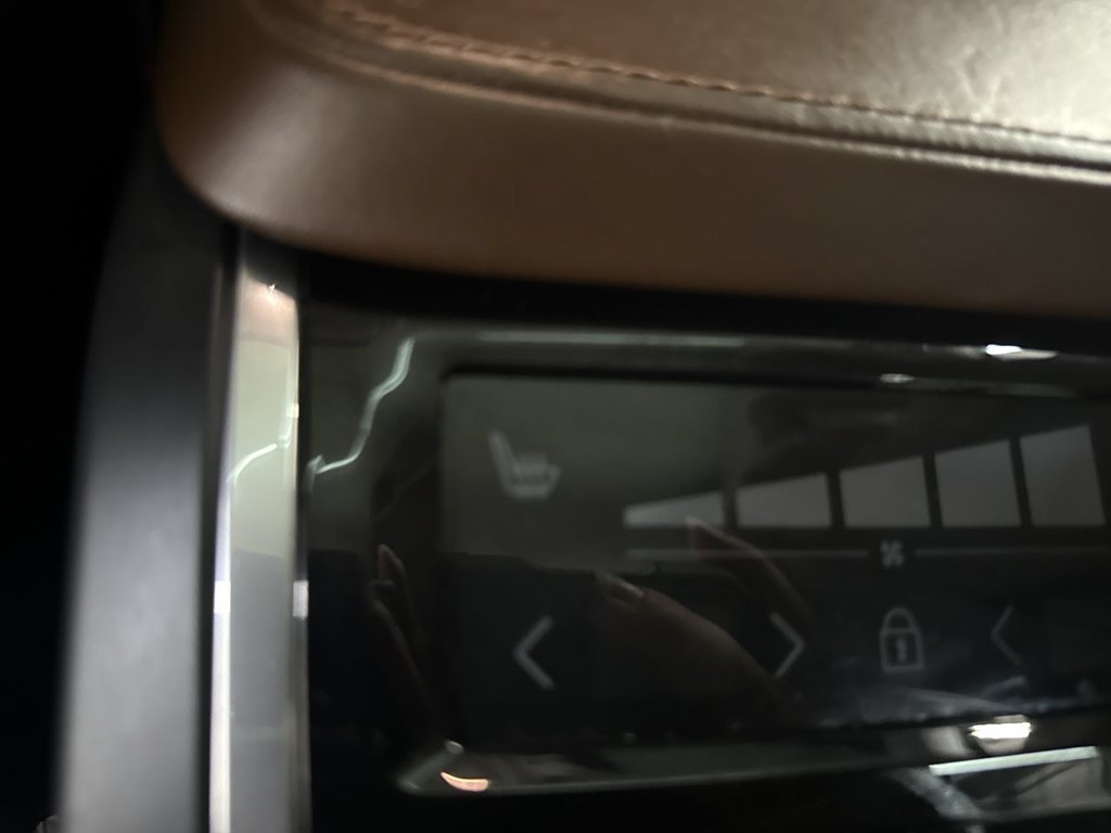 Used 2019 Crystal White Pearl Volvo T8 Inscription image 33