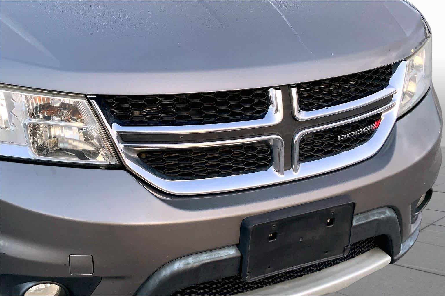 Used 2013 Storm Grey Pearl Dodge SXT image 28