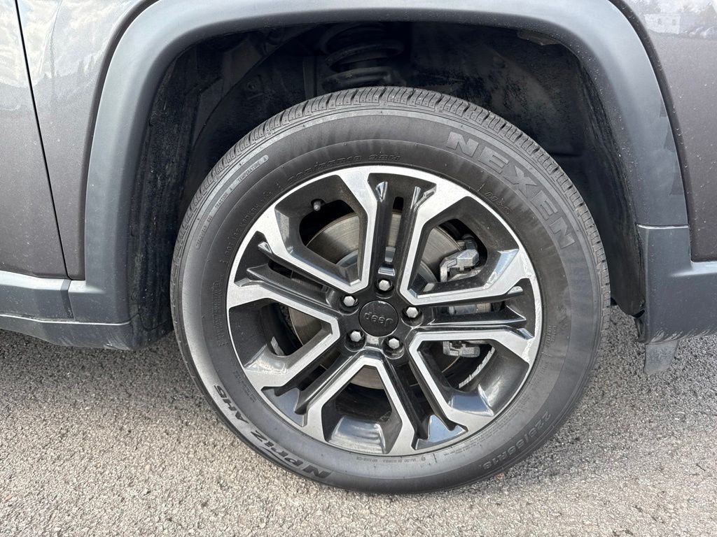 Used 2023 Granite Crystal Metallic Clearcoat Jeep Limited image 26