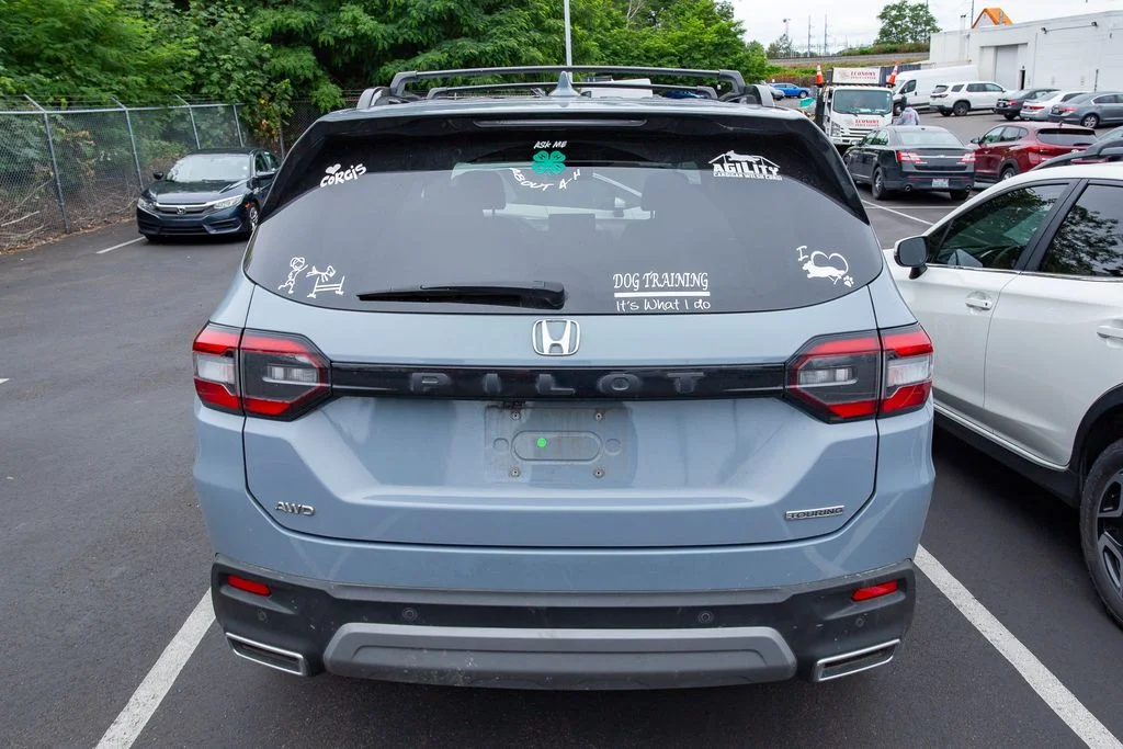Certified Used 2024 Sonic Gray Pearl Honda Touring image 4