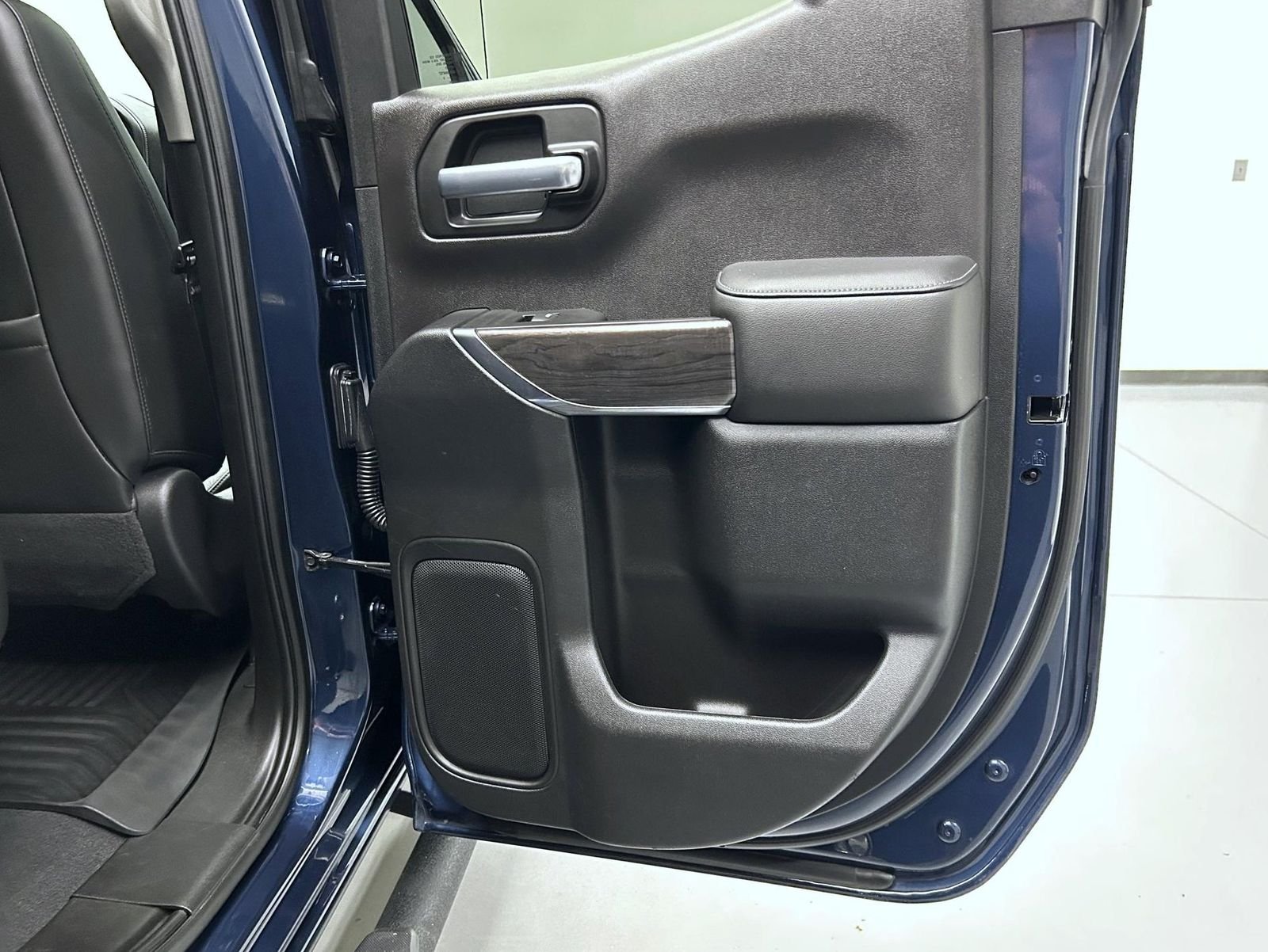 Used 2020 Blue Chevrolet LTZ image 17