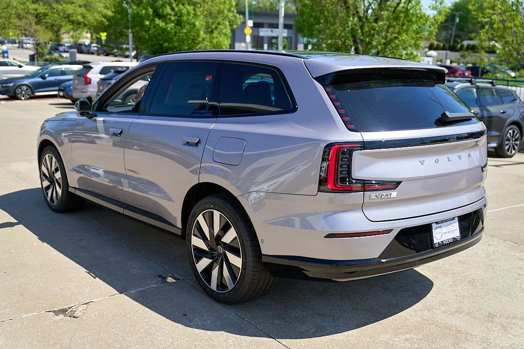 New 2026 Aurora Silver Volvo Ultra image 9