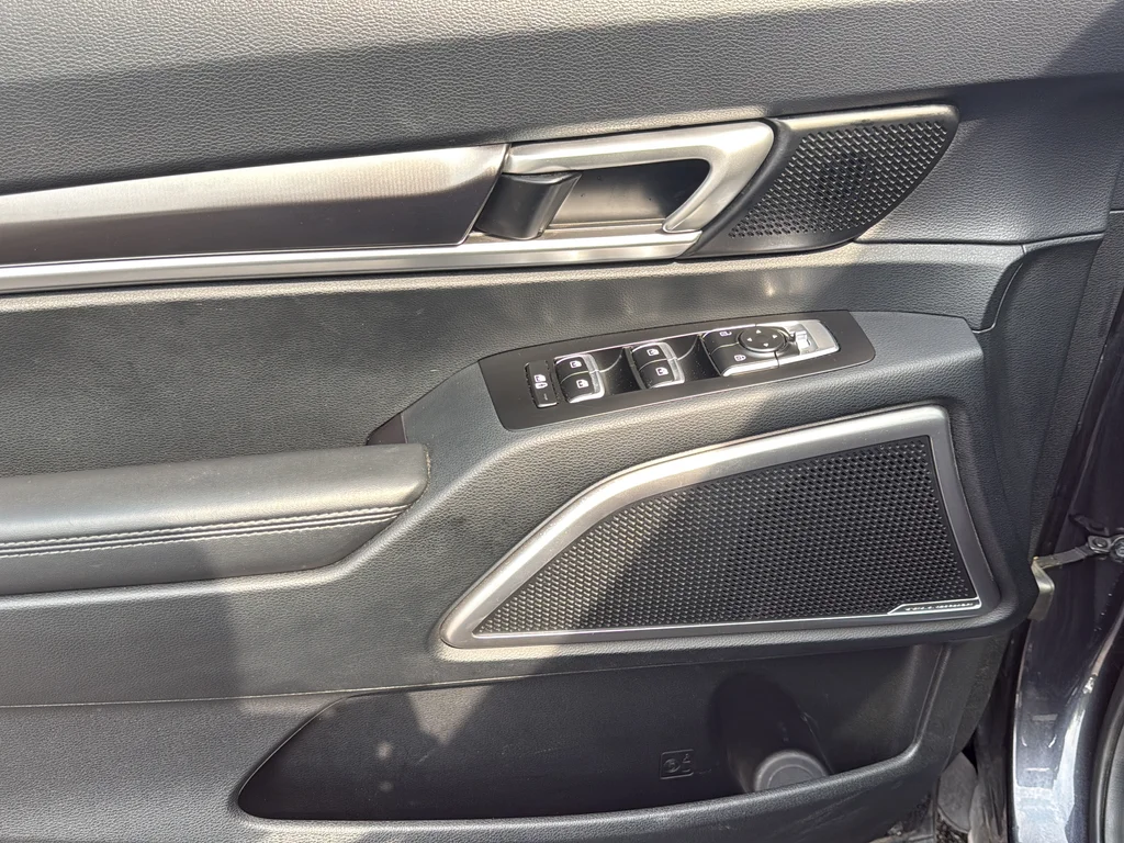 Certified Used 2025 Gray Kia S image 33