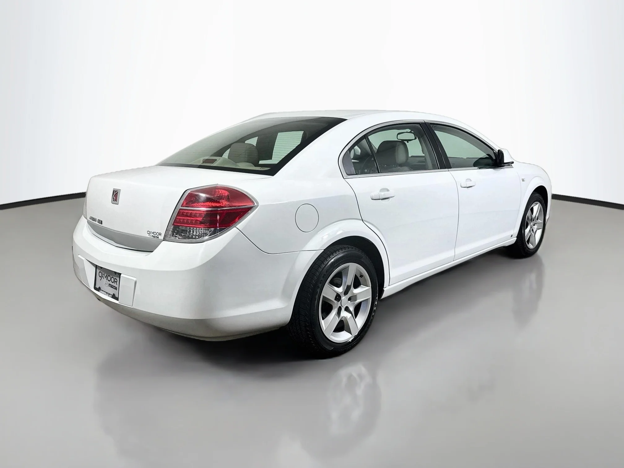 Used 2009 Polar White Saturn XE image 7