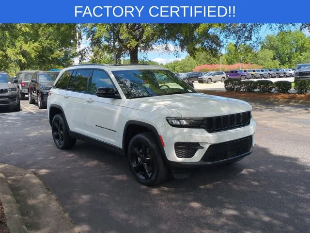 Used 2022 White Jeep Altitude image 7