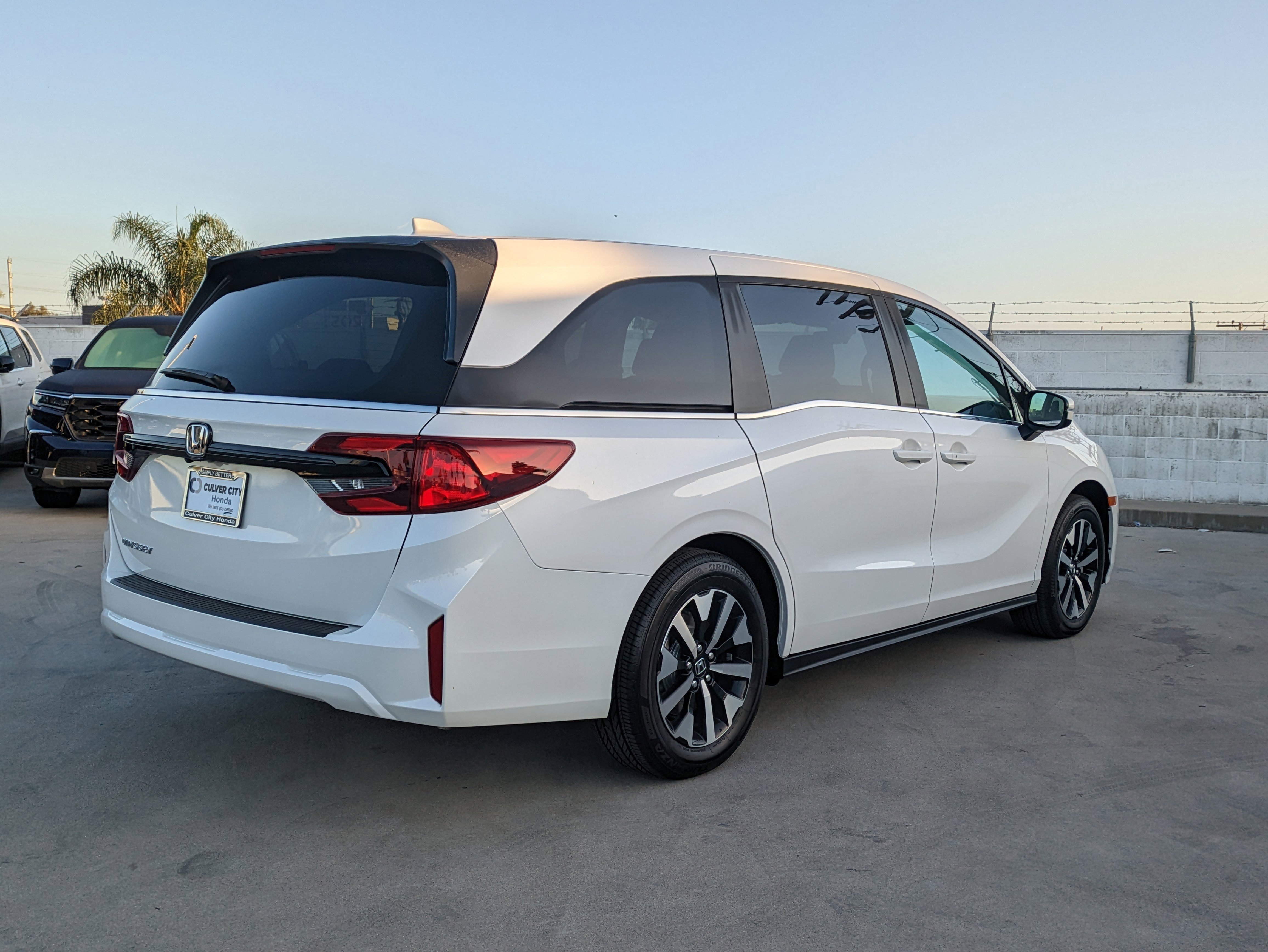 New 2026 Platinum White Pearl Honda EX-L image 3